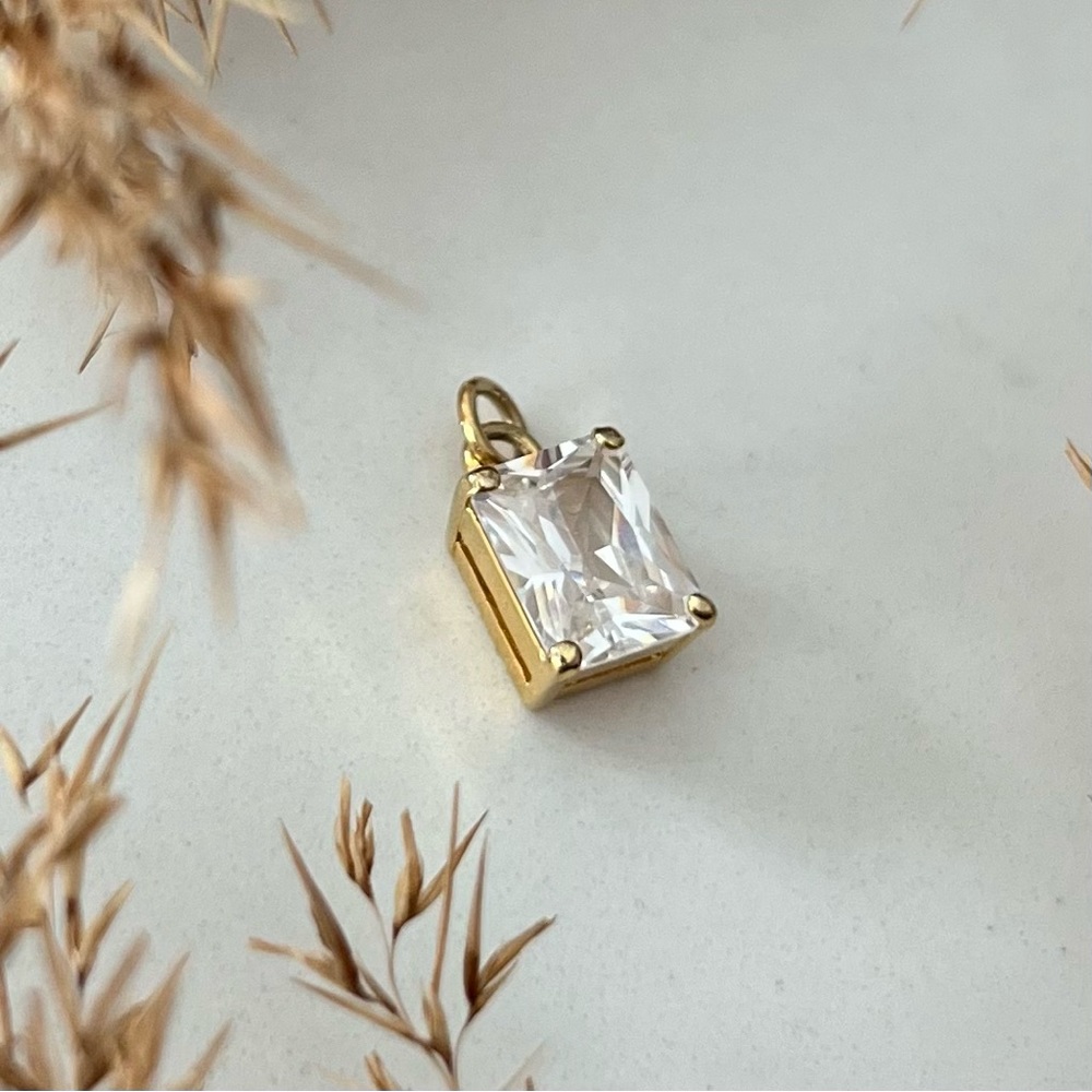 ⭐️ Vintage Emerald Cut Quartz Crystal Pendant - Picture 2 of 5